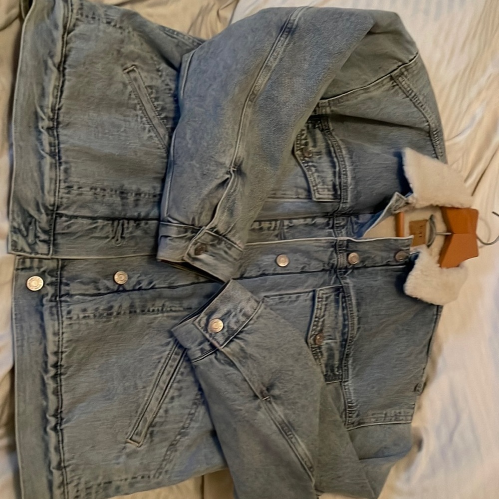 Gap women’s oversized Sherpa denim jacket